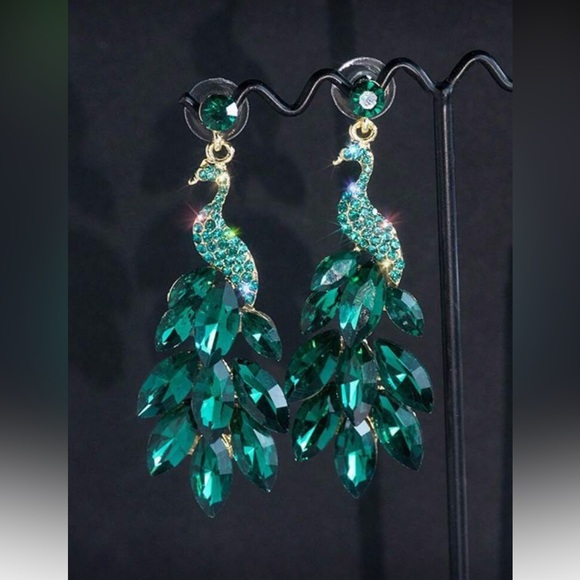 Jewelry - Elegant Green Peacock Earrings nwt